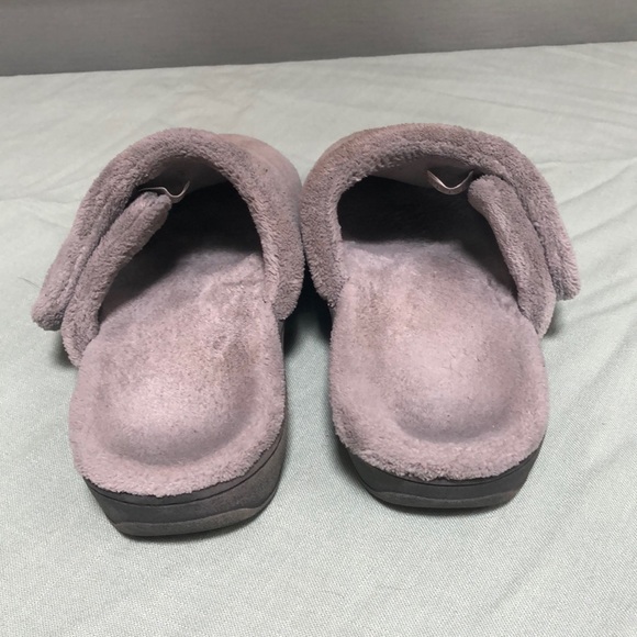 Vionic - Picture 4 of 11